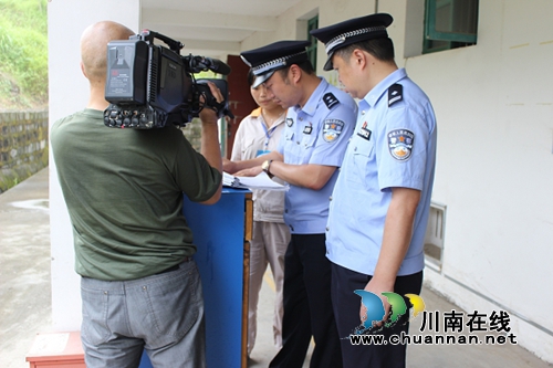 央视镜头关注泸县危爆物品管理工作(图2) 央视镜头关注泸县危爆物品管理工作(图2)