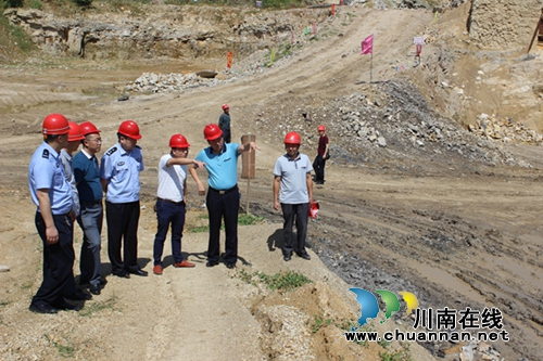 泸县督查福集天兴嘉明三镇汛期安全生产工作(图2) 泸县督查福集天兴嘉明三镇汛期安全生产工作(图2)