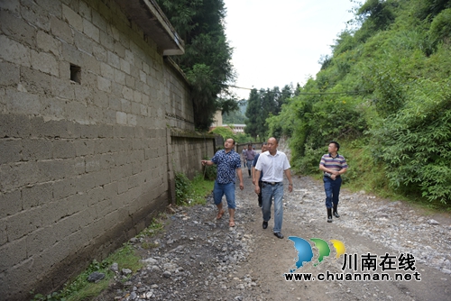 叙永遇58年最大洪水 全县教育人奋力战“洪魔”(图3) 叙永遇58年最大洪水 全县教育人奋力战“洪魔”(图3)