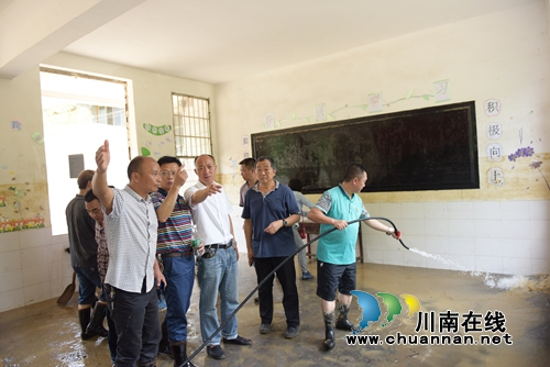 叙永遇58年最大洪水 全县教育人奋力战“洪魔”(图4) 叙永遇58年最大洪水 全县教育人奋力战“洪魔”(图4)