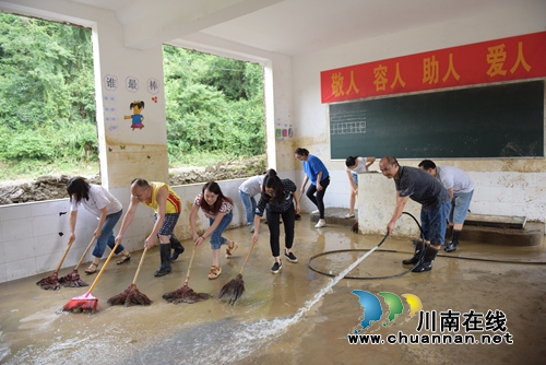 叙永遇58年最大洪水 全县教育人奋力战“洪魔”(图5) 叙永遇58年最大洪水 全县教育人奋力战“洪魔”(图5)