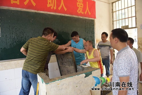 叙永遇58年最大洪水 全县教育人奋力战“洪魔”(图6) 叙永遇58年最大洪水 全县教育人奋力战“洪魔”(图6)