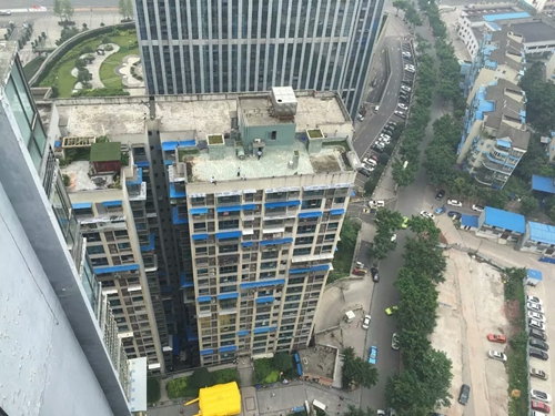 直击：今午一跳楼小伙被泸州龙马警方解救过程(图5)