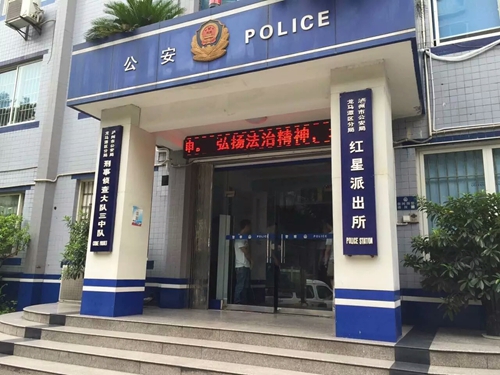 直击：今午一跳楼小伙被泸州龙马警方解救过程(图15)