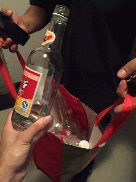 直击：今午一跳楼小伙被泸州龙马警方解救过程(图16)