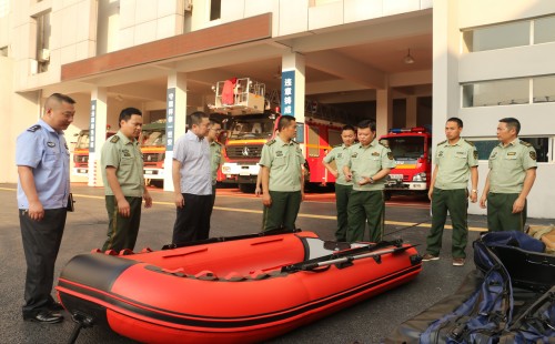 泸州市公安消防支队检查指导泸县应急大队工作(图1)