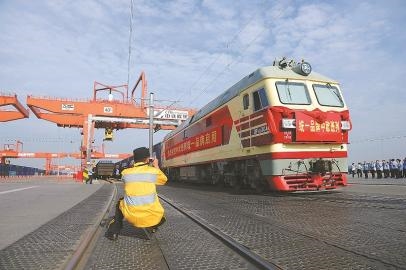 成都始发统一品牌中欧班列首达波兰(图1)