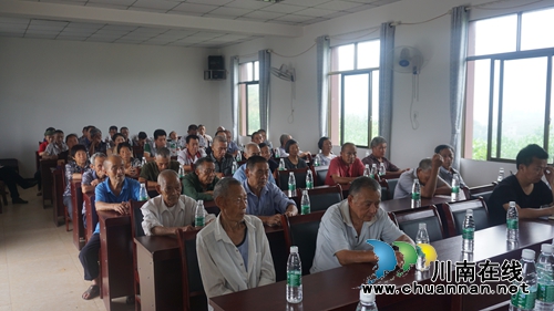 泸县副县长宋军到基层讲授 “两学一做”专题党课(图2) 泸县副县长宋军到基层讲授 “两学一做”专题党课(图2)