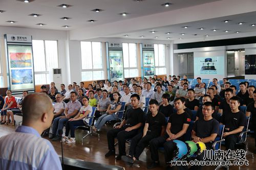 泸县卫计局组织系统干部参观自贡监狱(图1)