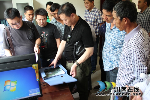 世行代表考察古蔺椒园乡甜橙基地扶贫发展项目(图3) 世行代表考察古蔺椒园乡甜橙基地扶贫发展项目(图3)
