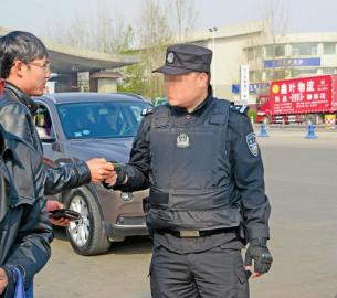 泸州“最美警察”解冻：22载缉毒成毒枭克星(图1)