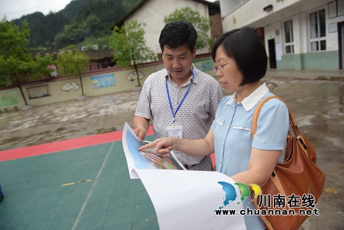 叙永县教育局深入学校指导救灾排危(图1)