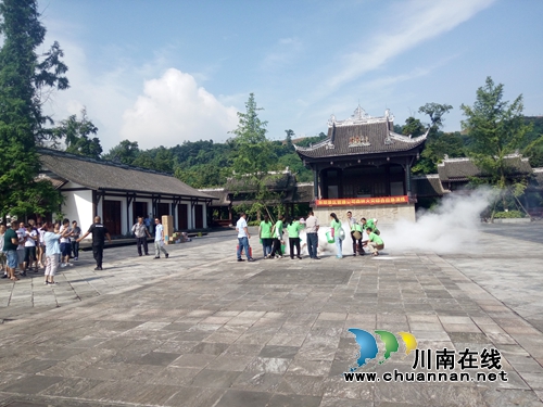 泸州张坝景区：开展森林防火综合应急演练(图1)