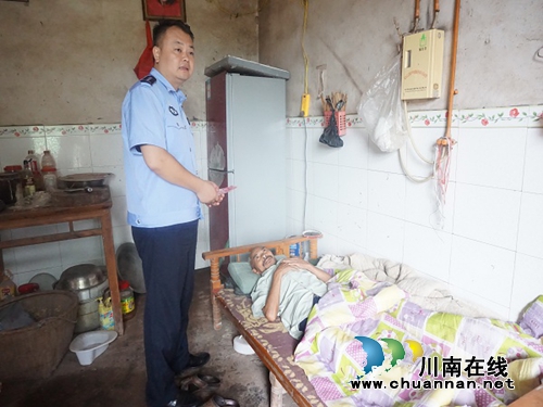 帮扶群众受伤 泸县公安及时献上爱心(图1) 帮扶群众受伤 泸县公安及时献上爱心(图1)