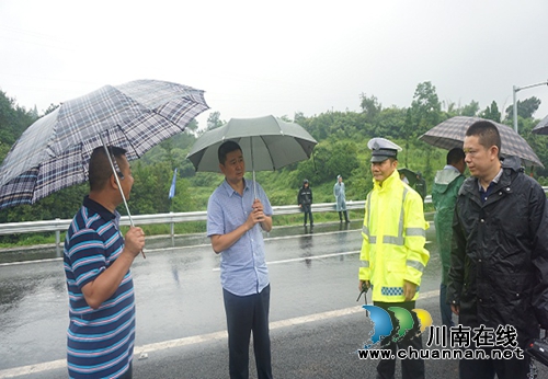 泸县警方完成港城大道通车慰问仪式安保工作(图1)
