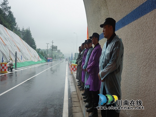 泸县警方完成港城大道通车慰问仪式安保工作(图2)