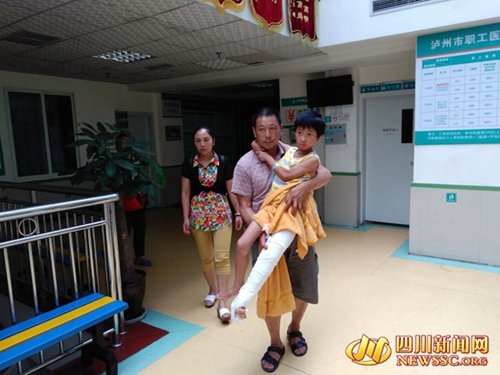 泸州9岁留守儿童摔伤 转入爱心医院免费治疗(图4) 泸州9岁留守儿童摔伤 转入爱心医院免费治疗(图4)