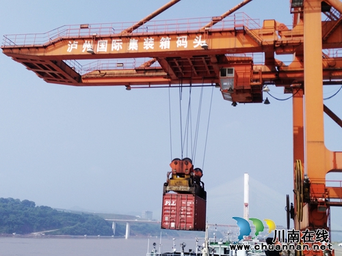 泸州港首批进口美国木材今日顺利抵港(图2) 泸州港首批进口美国木材今日顺利抵港(图2)