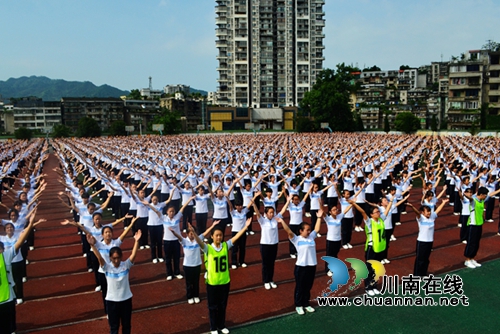叙永一中:省阳光体育示范学校复查迎检获好评(图3) 叙永一中:省阳光体育示范学校复查迎检获好评(图3)