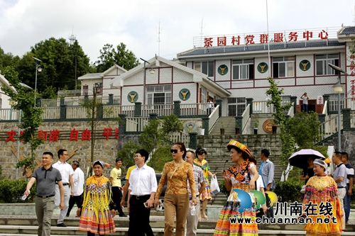 省发改委考察古蔺马嘶乡民族特色小镇建设项目(图3) 省发改委考察古蔺马嘶乡民族特色小镇建设项目(图3)