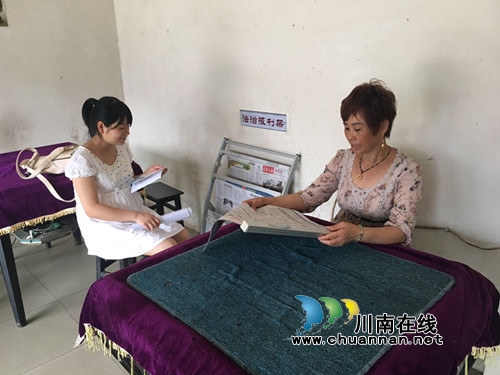 泸县海潮镇:法律清风吹进茶园(图1) 泸县海潮镇:法律清风吹进茶园(图1)