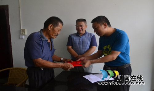 宜宾南溪区副区长何元垓到长兴镇慰问困难老党员(图1)