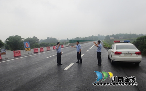 纳福港城大道交通事故频发&nbsp;交警全力保安全(图1)