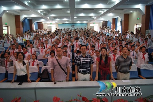 泸州十八中举行六九年级毕业典礼(图2)