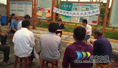 泸县石桥镇：扶贫政策宣讲入脑入心(图1)