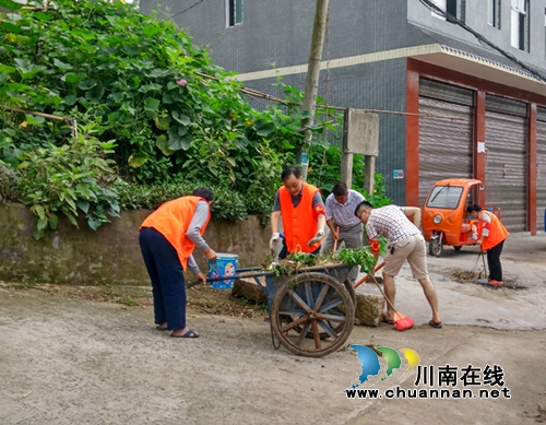 宜宾黄沙镇：党员进社区&nbsp;义务劳动展风采(图1)