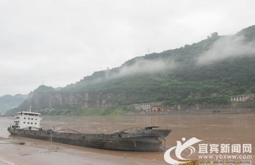 遇洪峰运输船金沙江遇险&nbsp;宜宾救助1号再立功(图1)