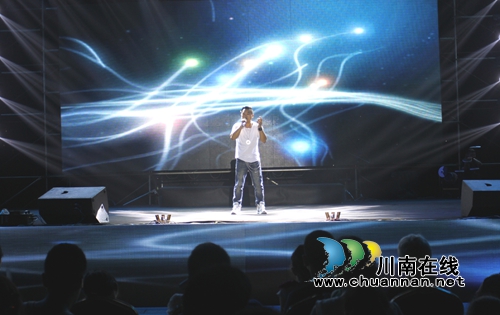 宜宾县城北新区举办第二届国际汽车音乐节(图1)