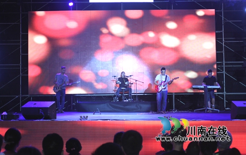 宜宾县城北新区举办第二届国际汽车音乐节(图2)