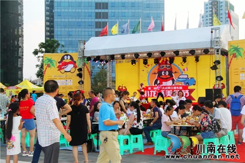 龙虾与靓车齐舞 虾“搞”酒城惊喜无穷(图1) 龙虾与靓车齐舞 虾“搞”酒城惊喜无穷(图1)