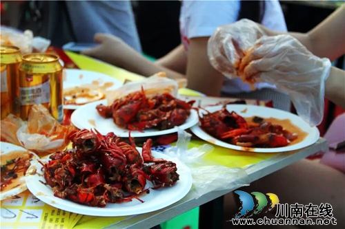 龙虾与靓车齐舞 虾“搞”酒城惊喜无穷(图14) 龙虾与靓车齐舞 虾“搞”酒城惊喜无穷(图14)
