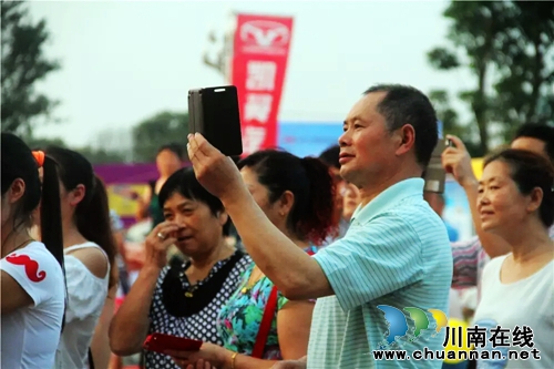龙虾与靓车齐舞 虾“搞”酒城惊喜无穷(图23) 龙虾与靓车齐舞 虾“搞”酒城惊喜无穷(图23)