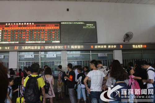 “内六线”通了!宜宾火车站16趟列车陆续开行(图1) “内六线”通了!宜宾火车站16趟列车陆续开行(图1)