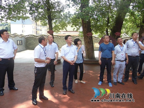 国家卫计委领导莅临叙永水尾小学检查指导(图3) 国家卫计委领导莅临叙永水尾小学检查指导(图3)