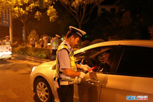 欧洲杯决赛夜 泸州三名球迷司机酒驾“遭起”(图1) 欧洲杯决赛夜 泸州三名球迷司机酒驾“遭起”(图1)