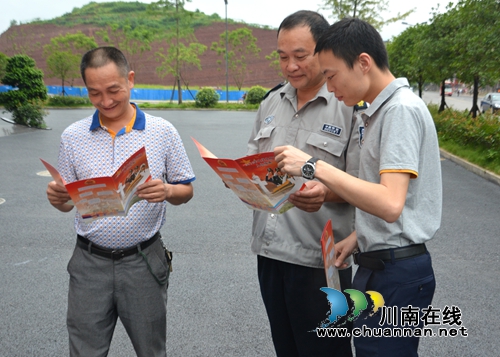 泸州泰安街道大力宣传征兵工作(图2)