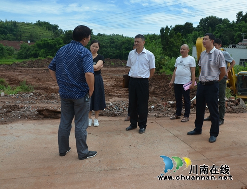 泸县副县长杜作文督查太伏三星桥水库建设情况(图1)