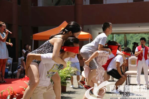 宜宾:为人才青年牵线 派对漂流搭建红娘平台(图1) 宜宾:为人才青年牵线 派对漂流搭建红娘平台(图1)