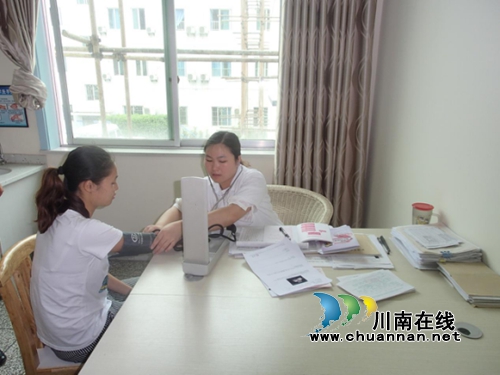 孕妇急救产妇!纳溪护国女医生“血染”现场(图1) 孕妇急救产妇!纳溪护国女医生“血染”现场(图1)