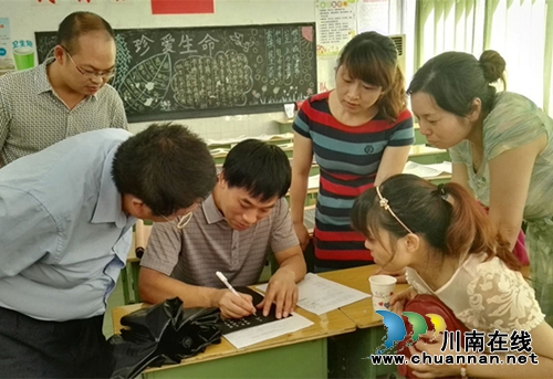 纳溪硬笔书法家协会创作研讨活动在逸夫小学举行(图1)