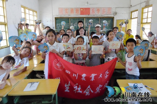 泸县嘉明镇开展青少年夏令营法治教育活动(图1) 泸县嘉明镇开展青少年夏令营法治教育活动(图1)