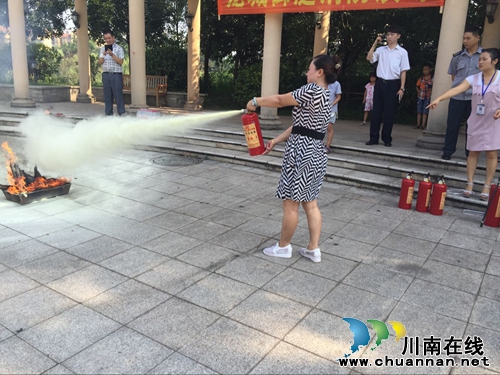 玉蟾街道开展消防应急演练(图1)