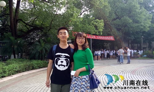 泸州：时隔10年&nbsp;叙永学子再次考入中国空军(图2)