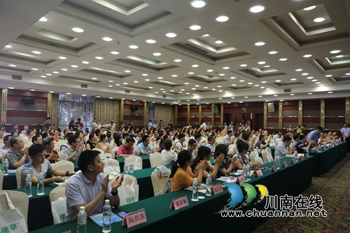 全国专家汇聚泸州为川南医疗服务传经送宝(图1) 全国专家汇聚泸州为川南医疗服务传经送宝(图1)