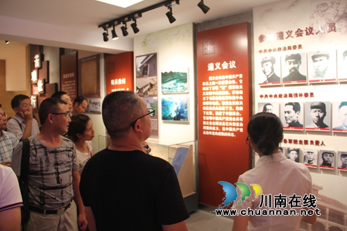 泸县教育局:参观红色教育基地 助推“两学一做”(图2) 泸县教育局:参观红色教育基地 助推“两学一做”(图2)