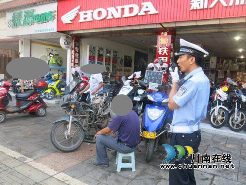 泸县交警大队联合城管部门开展电动车、三轮车专项整治行动(图2)